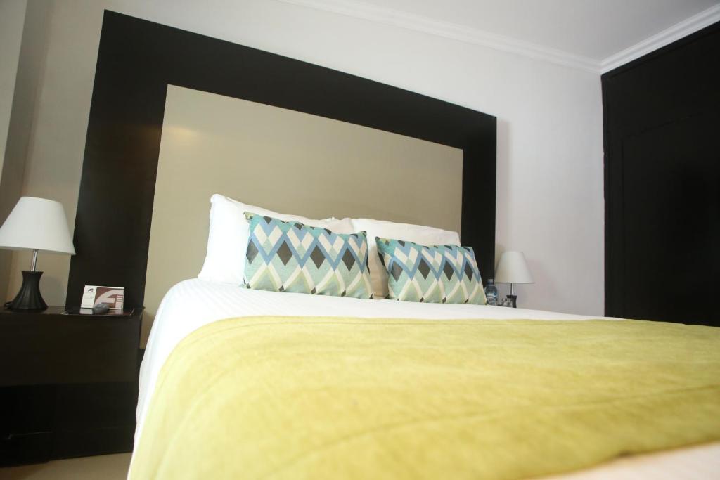Postel nebo postele na pokoji v ubytování Aranjuez Hotel & Suites