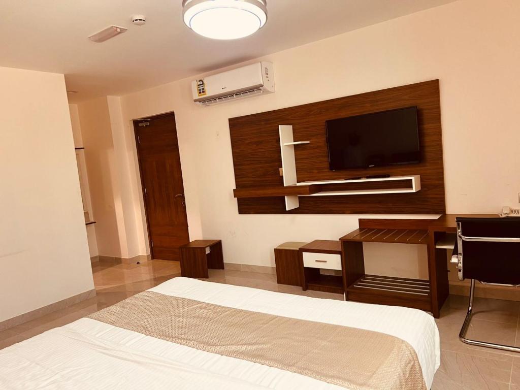 TV a/nebo společenská místnost v ubytování Sapphire Club muscat Hotel