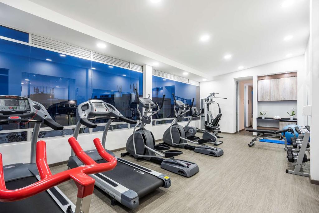 Fitness centrum a/nebo fitness zařízení v ubytování NH Bogota Urban 93 Royal