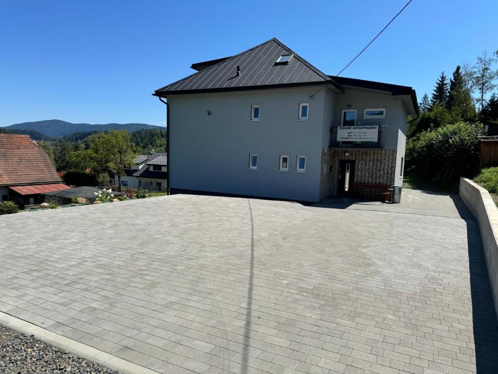 Budova, kde se aparthotel nachází
