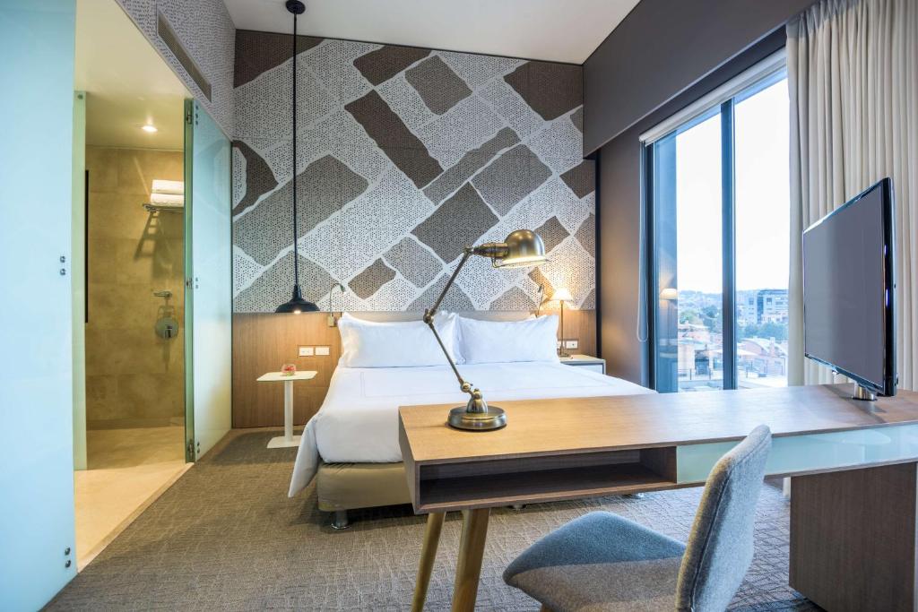 Postel nebo postele na pokoji v ubytování NH Collection Bogota Terra 100 Royal