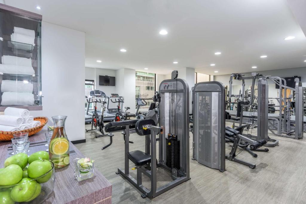 Fitness centrum a/nebo fitness zařízení v ubytování NH Collection Bogotá Royal Teleport