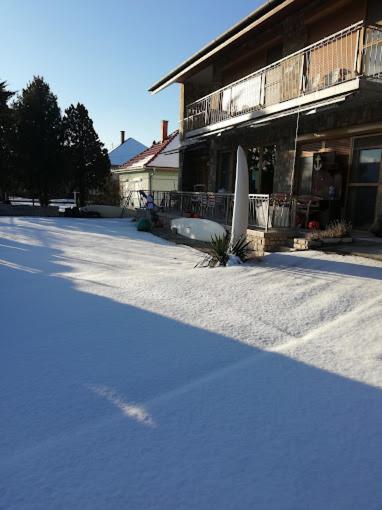 Boathouse Balatonlelle with Sauna v zime