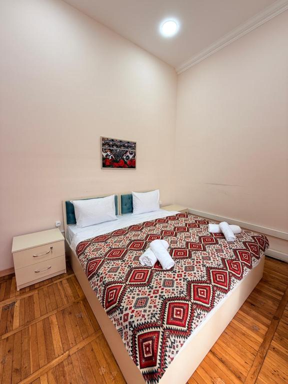 Postel nebo postele na pokoji v ubytování ALARA Inn HOSTEL & HOTEL