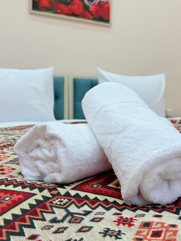 Postel nebo postele na pokoji v ubytování ALARA Inn HOSTEL & HOTEL