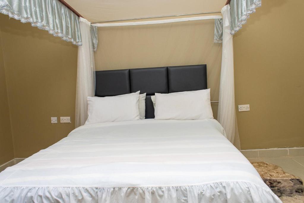 Postel nebo postele na pokoji v ubytování Crystal homes by chema