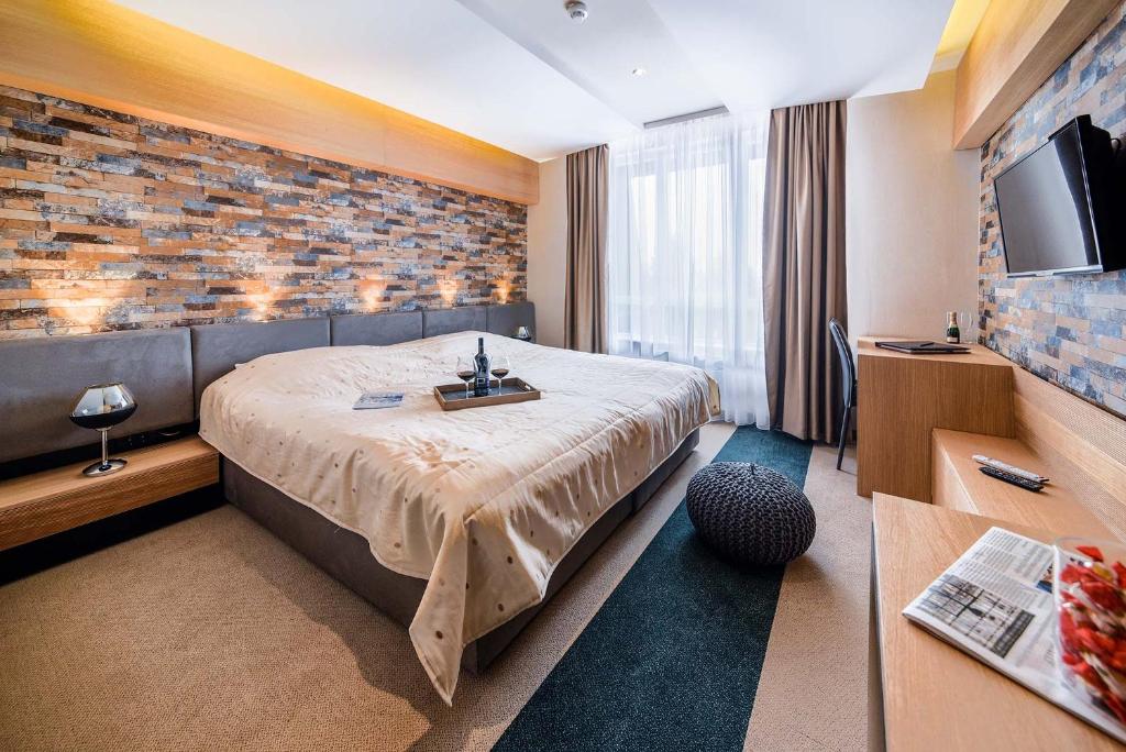 Postel nebo postele na pokoji v ubytování Hotel Kraljevi Čardaci