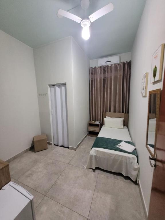 Postel nebo postele na pokoji v ubytování Hotel Hiperion Maringá