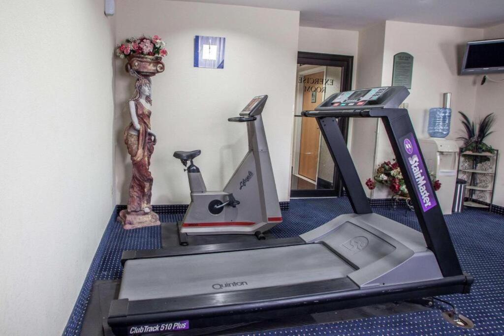 Fitness centrum a/nebo fitness zařízení v ubytování Motel 6 East Windsor, NJ Hightstown