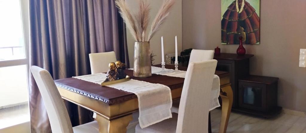 Posteľ alebo postele v izbe v ubytovaní Cozy apartment in centre of Heraklion