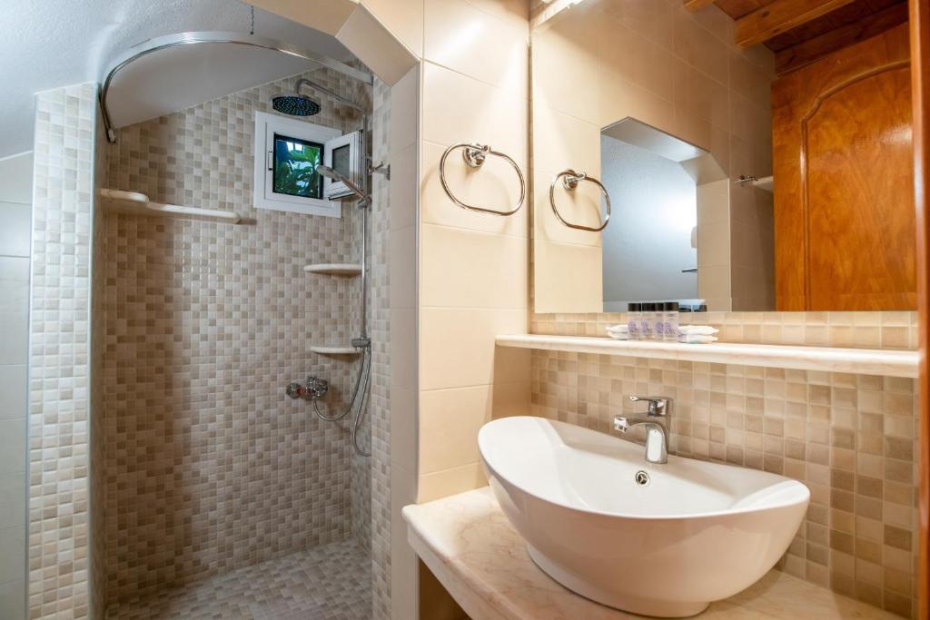 Koupelna v ubytování Kontaratos Studios & Apartments