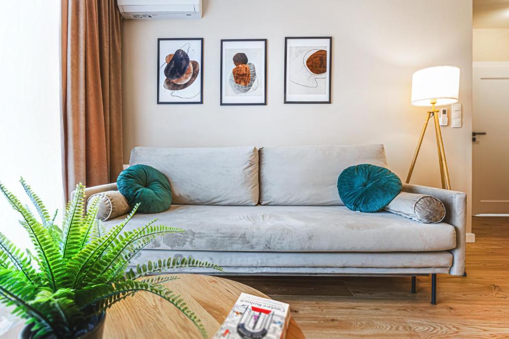 Komfortowy apartament z balkonem i parkingiem