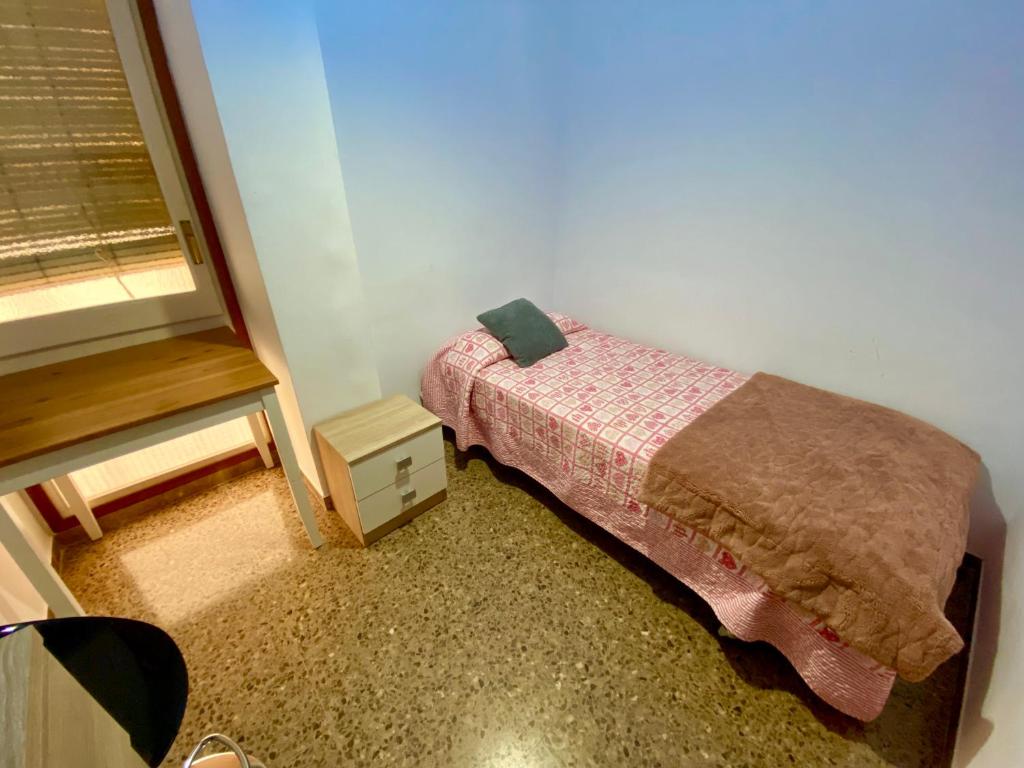 Posteľ alebo postele v izbe v ubytovaní Apartamento Floral al centro de Palamós con Wi-Fi