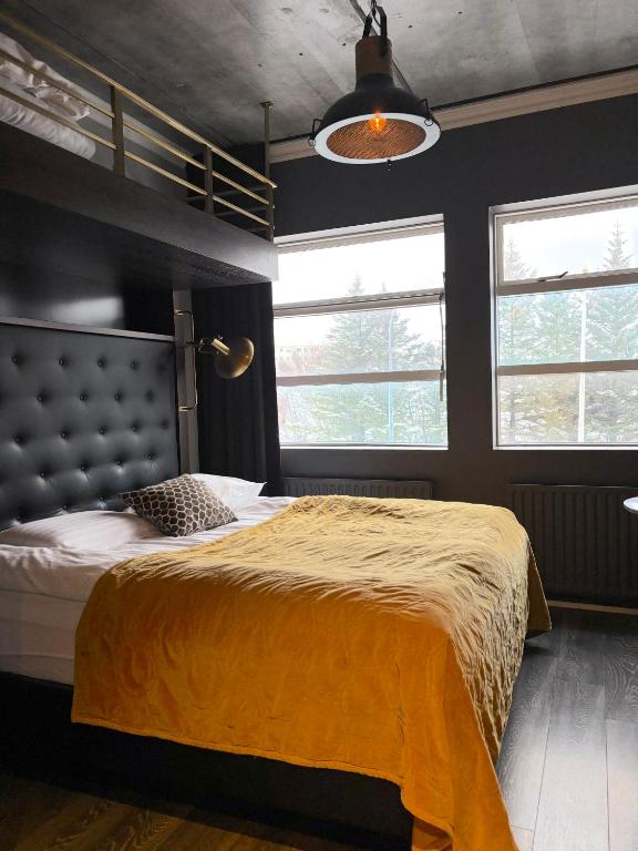 Postel nebo postele na pokoji v ubytování R13 - A Townhouse Hotel