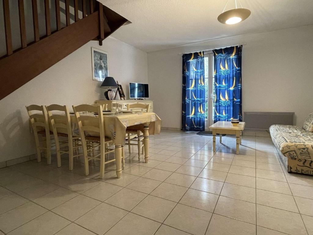 TV/trung tâm giải trí tại Appt 3 pièces ILE DE RE - IDR400-011