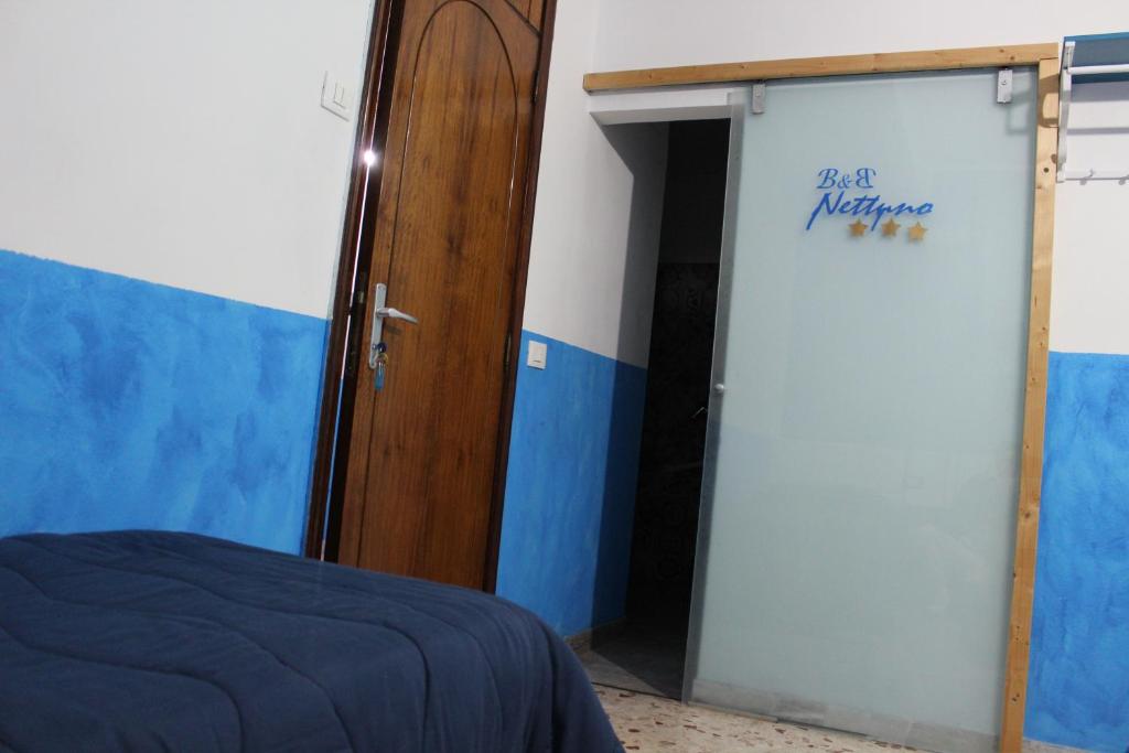 Postel nebo postele na pokoji v ubytování Nettuno Rooms