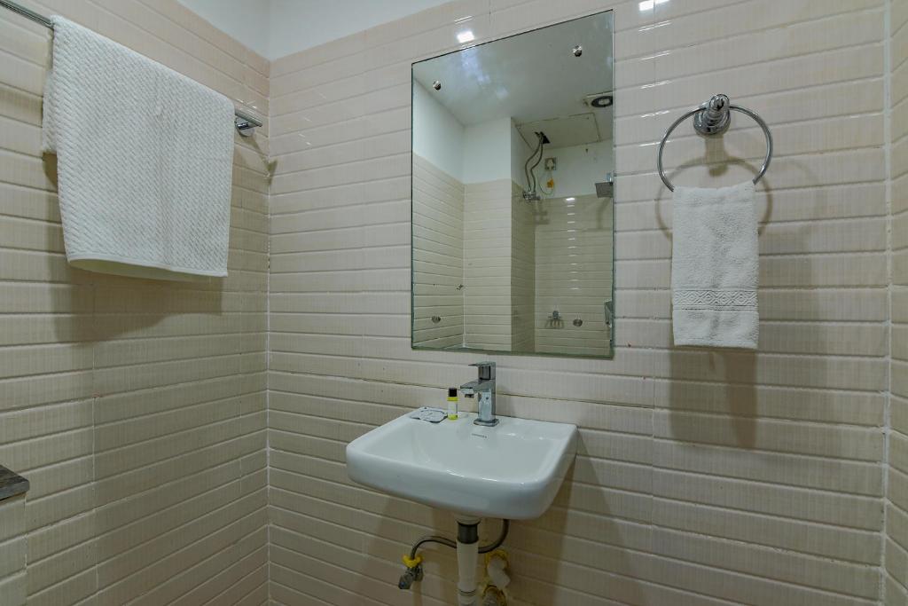 Koupelna v ubytování FabHotel Middleton Desire - Nr Niladri Vihar Square