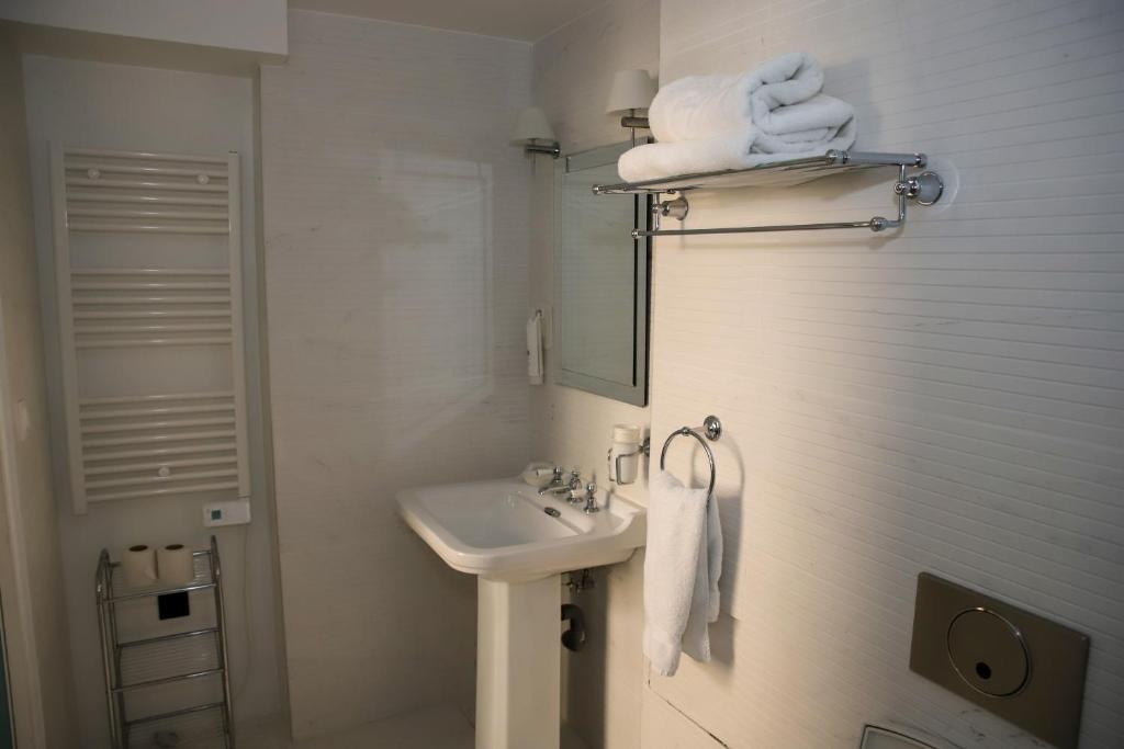 Brit Hotel Aux Sacres Reims, Centre Historique - Resim 3