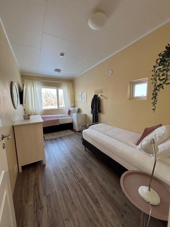 Postel nebo postele na pokoji v ubytování Austurey - Lakefront Villa