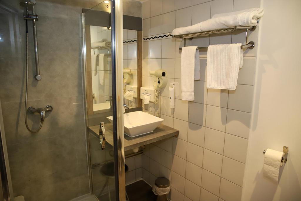 Brit Hotel Aux Sacres Reims, Centre Historique - Resim 7