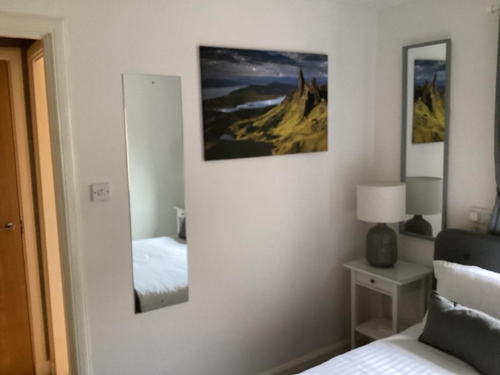 Postel nebo postele na pokoji v ubytování Scalpay@Knock View Apartments, Sleat, Isle of Skye