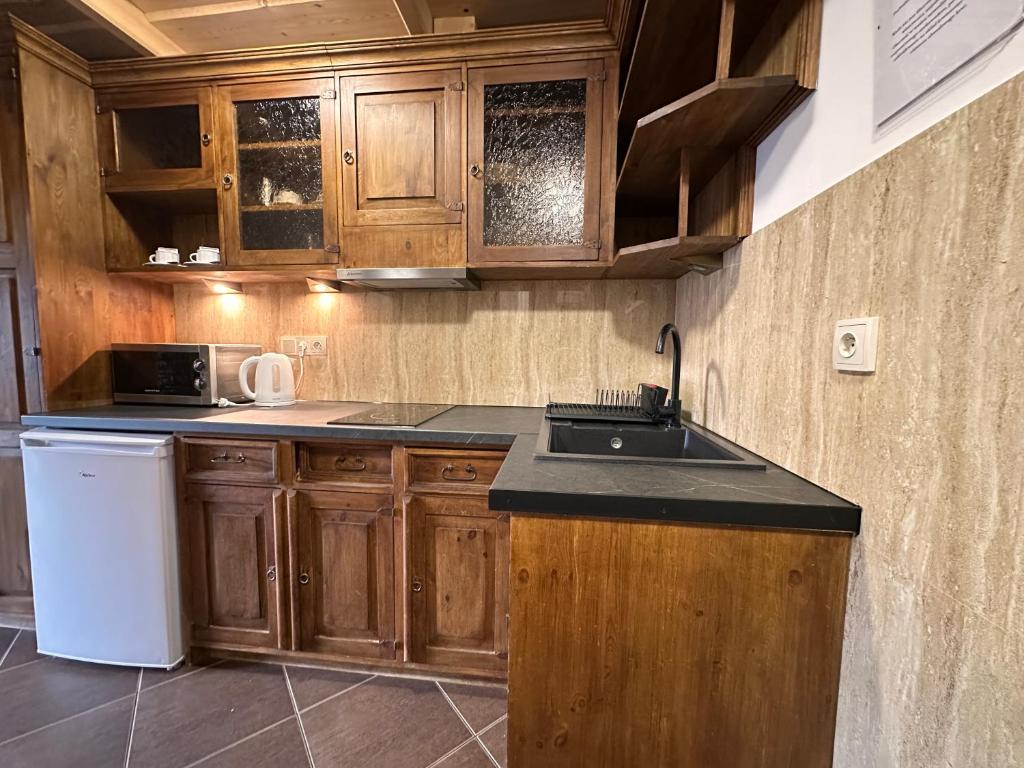 Kuchyňa alebo kuchynka v ubytovaní Apartamenty z widokiem na Tatry Cztery Pory Roku