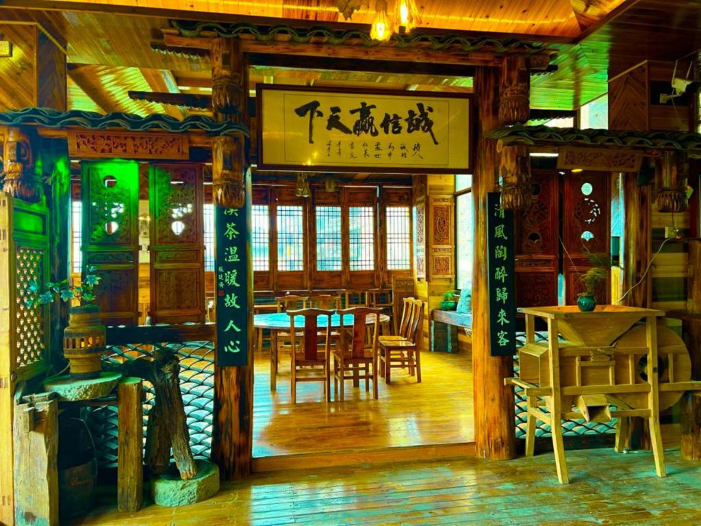 Restaurace v ubytování Longji Friendship Tree Hotel-Antique collection