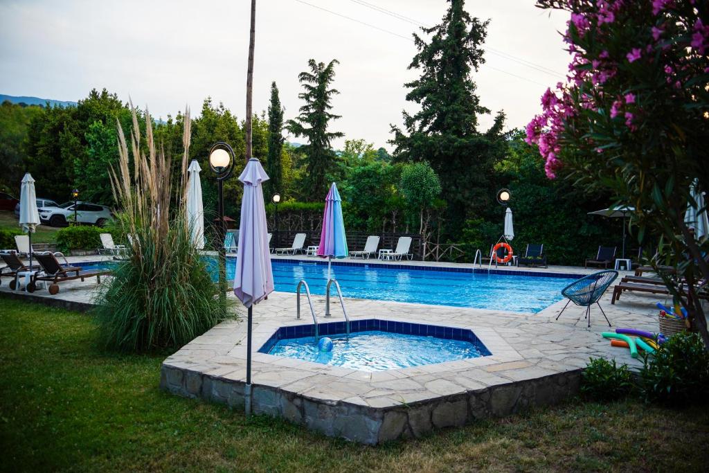 Bazén v ubytování IRIDA Rooms 'n' Pool nebo v jeho okolí