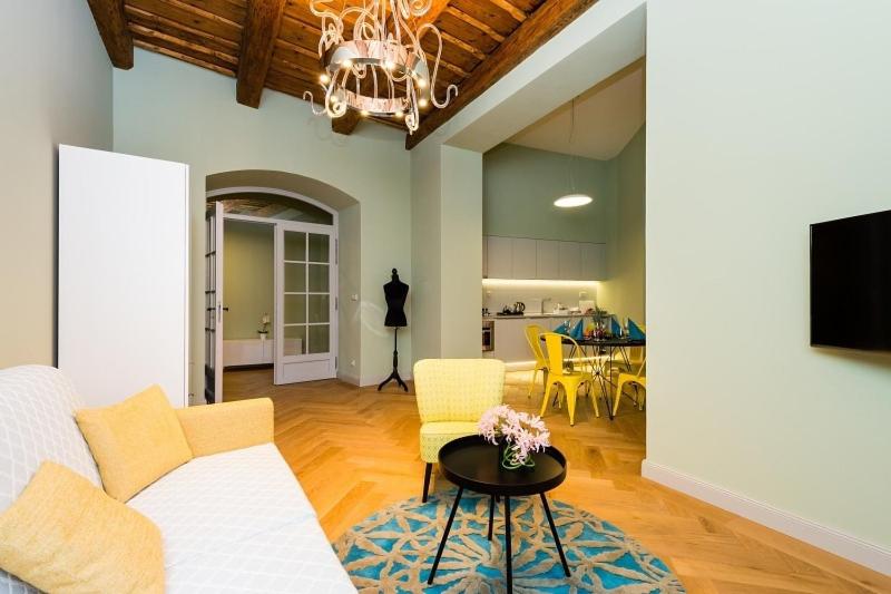 TV a/nebo společenská místnost v ubytování Old Royal Post Boutique Hotel & Premium Suites
