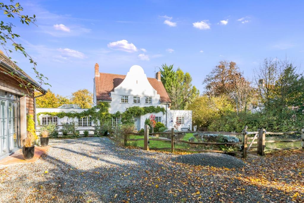 a white house with a fence in front of it at Pretty Country Home Dog Friendly On Request in Henfield