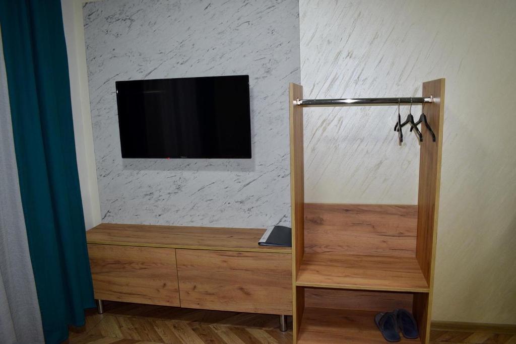 TV a/nebo společenská místnost v ubytování Pink Apartmani
