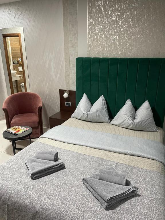 Postel nebo postele na pokoji v ubytování Pink Apartmani