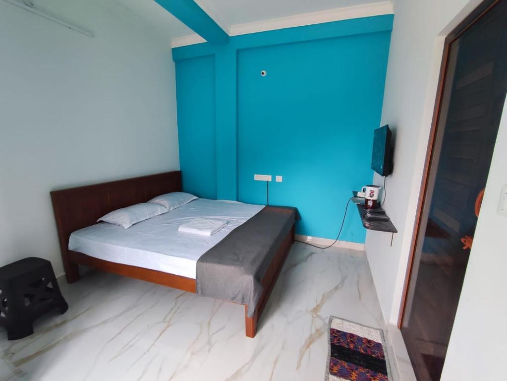 Postel nebo postele na pokoji v ubytování Sri Aksha Residency