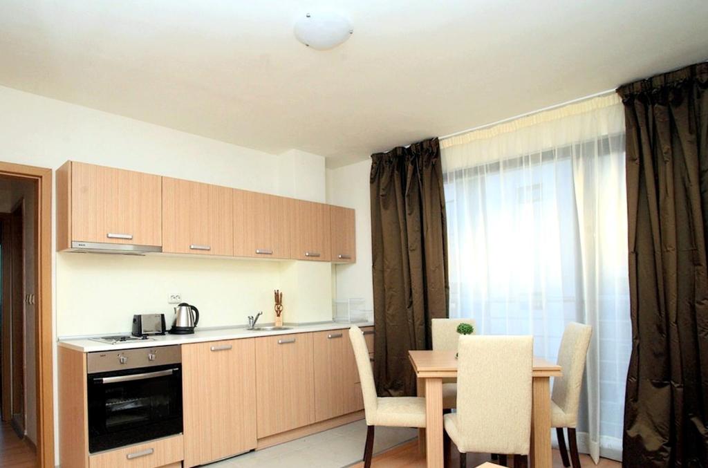 New Line Village Apartments - 一卧室公寓带阳台（2位成人）