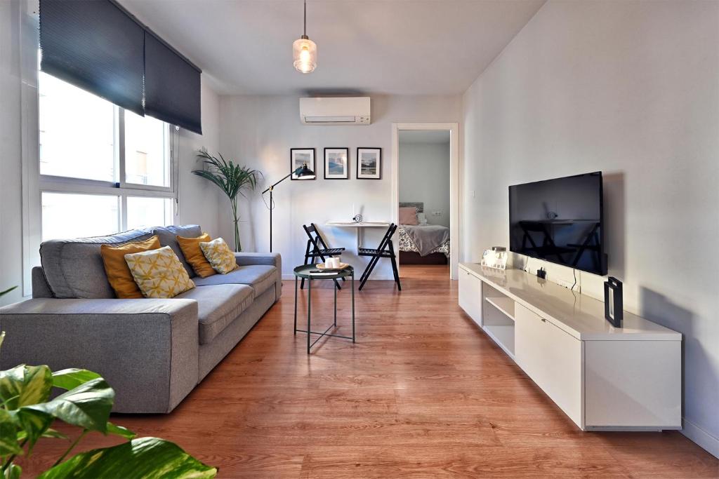 Televízia a/alebo spoločenská miestnosť v ubytovaní Love Rent4 Málaga Soleil