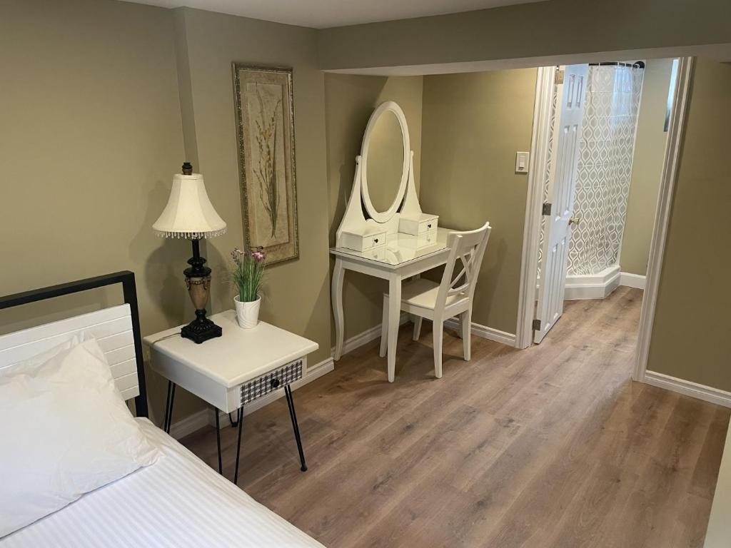 Postel nebo postele na pokoji v ubytování Exceptionally Close to the Falls Amazing Location & Complimentary Breakfast Delivered Daily to the Rental