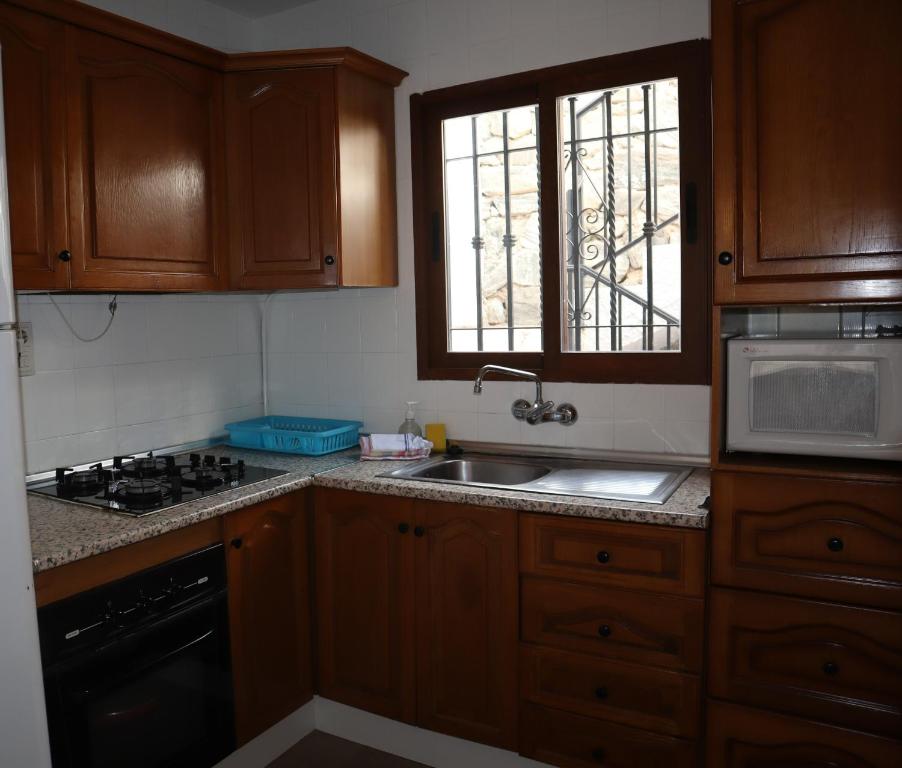 A kitchen or kitchenette at Casas Adosadas Lambda