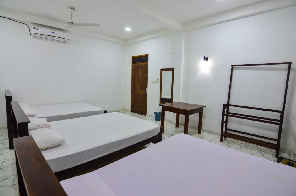 Postel nebo postele na pokoji v ubytování Hotel Sanhida Polonnaruwa