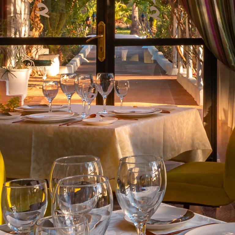 Restaurace v ubytování Les Jardins D'issil