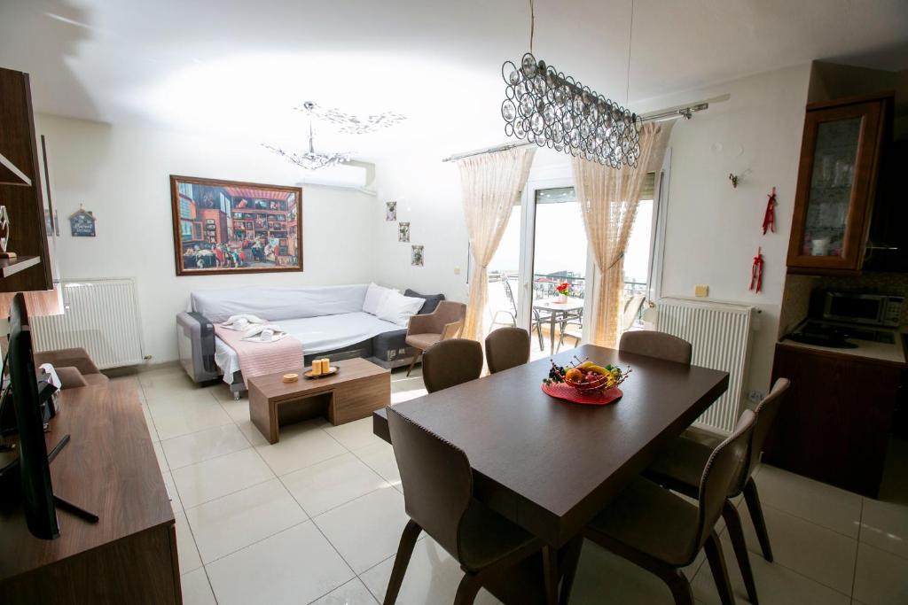 Postel nebo postele na pokoji v ubytování Kathys Sea View Apartment