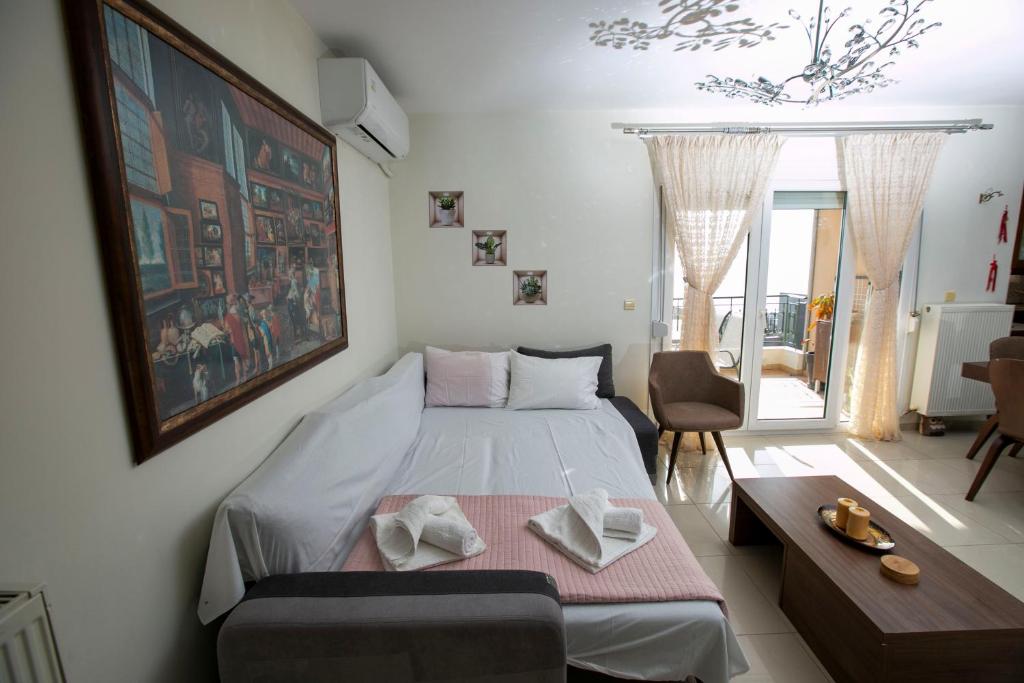 Postel nebo postele na pokoji v ubytování Kathys Sea View Apartment