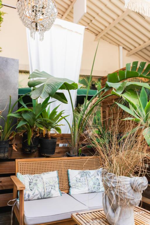 Hotel Life Gran Via - Tropical garden - Resim 19