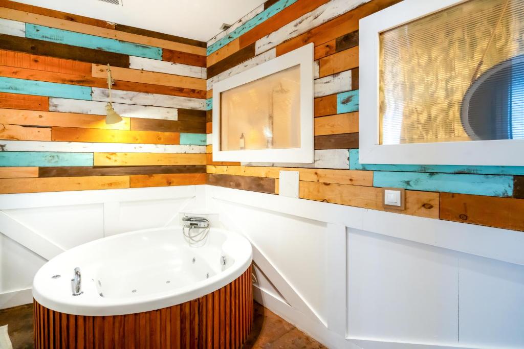 Hotel Life Gran Via - Tropical garden - Resim 7