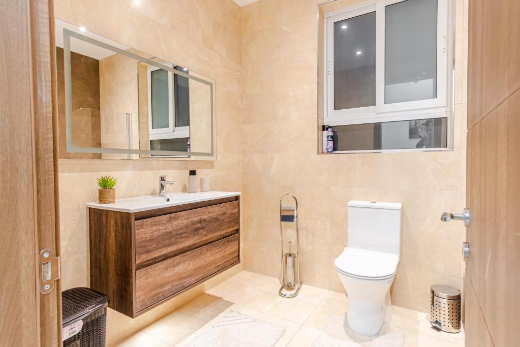 Koupelna v ubytování Spacious Mellieha 3BR Apartment with Big Balcony and Prime Location