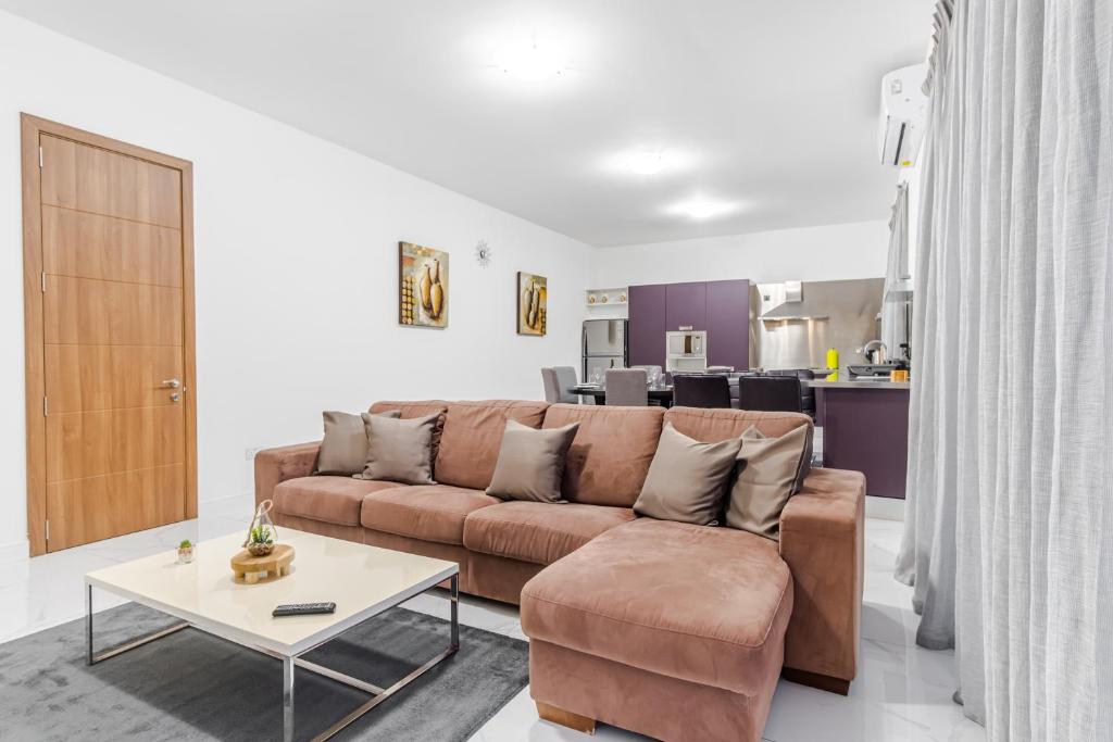 Kuchyň nebo kuchyňský kout v ubytování Spacious Mellieha 3BR Apartment with Big Balcony and Prime Location