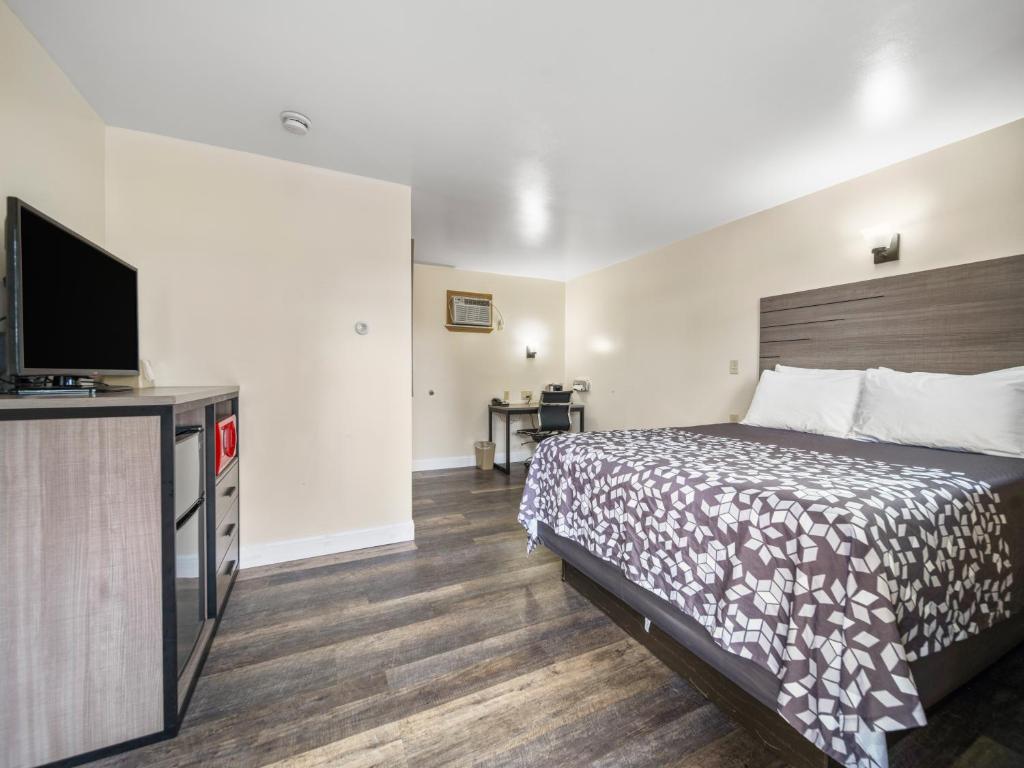 Kingsway Inn - 
