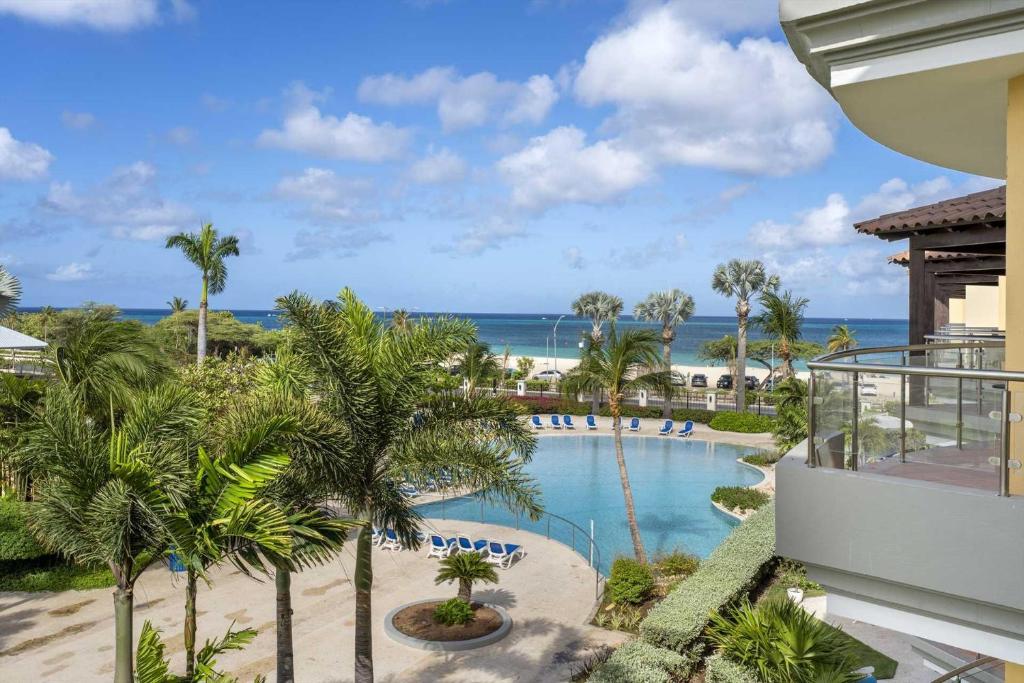 Swimmingpoolen hos eller tæt på Beachfront - Brisas del Mar 2BR condo - E324
