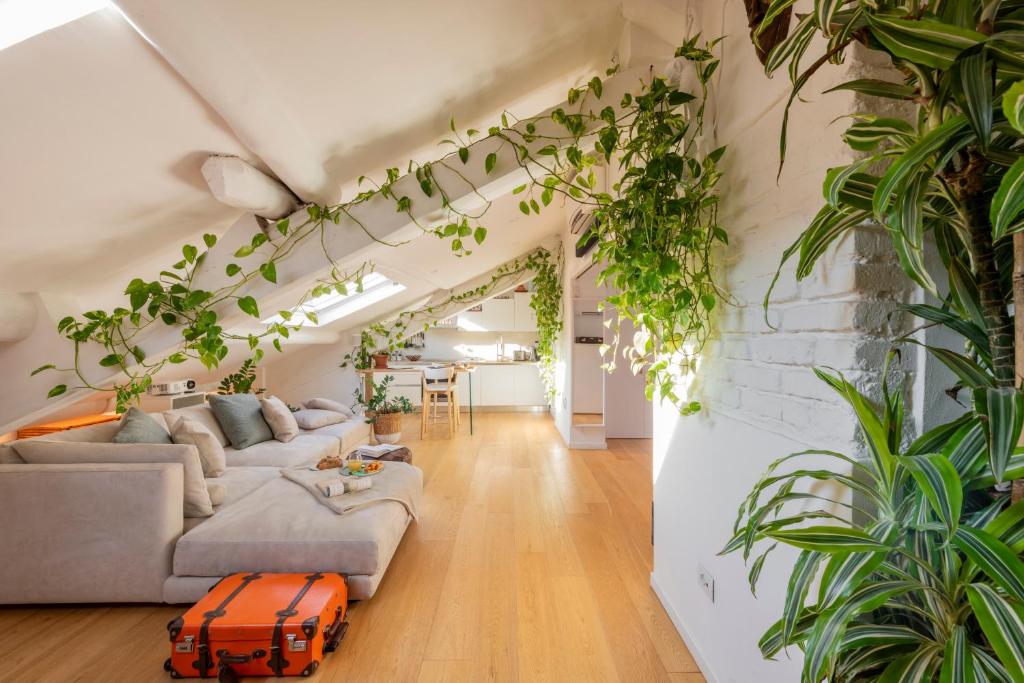 Bright penthouse attic in the heart of Milan