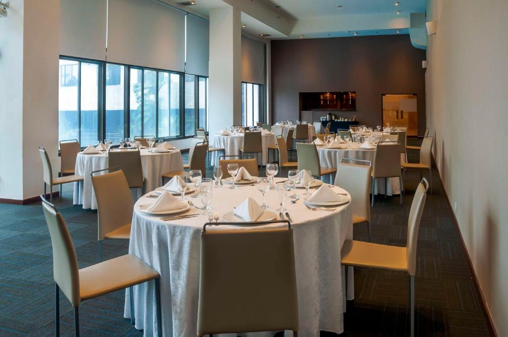 Restaurace v ubytování NH Cali Royal