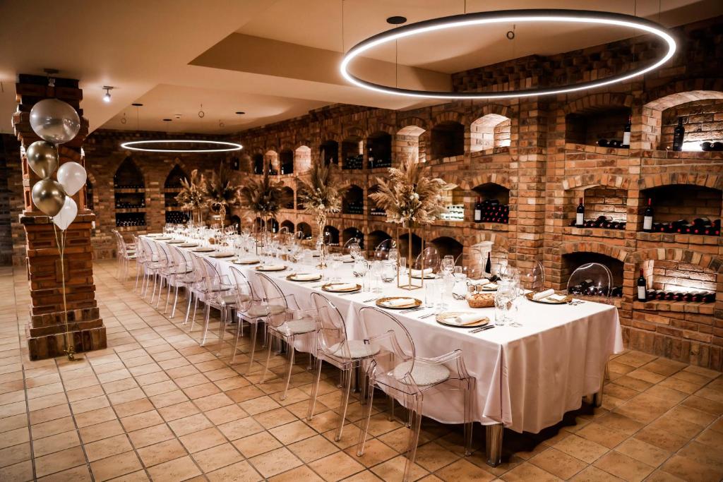 Reštaurácia alebo iné gastronomické zariadenie v ubytovaní Hotel Dolphin - Adult friendly